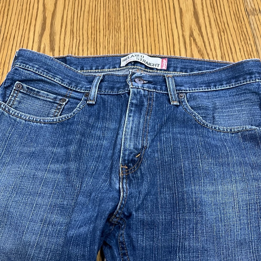 Like new Levi’s 559 Relaxed Straight Leg Jeans 33x32. Awesome jeans!! - Picture 3 of 5